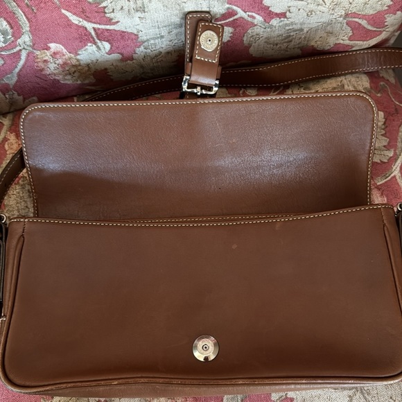 Authentic vintage tan coach purse with coach tag. - Picture 4 of 6